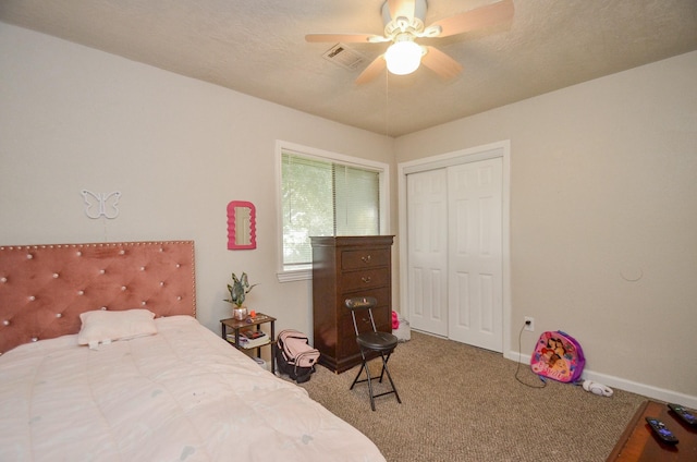 bedroom featuring ceiling fan, a closet, carpet, and a textured ceiling