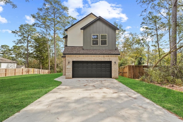 view of front facade featuring a garage and a front yard