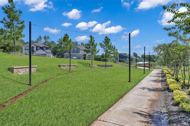 view of property's community featuring a yard