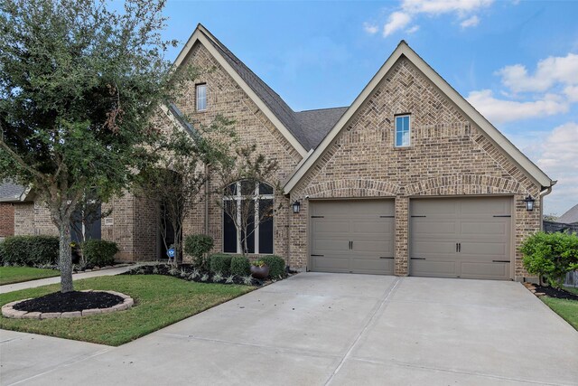 view of front facade with a garage and a front yard