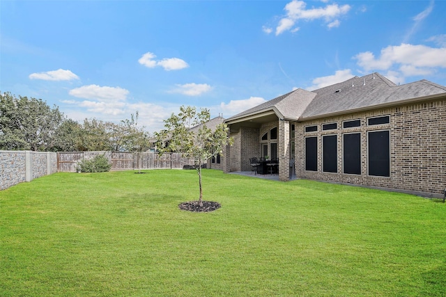 view of yard featuring a patio