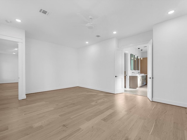 empty room featuring light hardwood / wood-style floors and ceiling fan