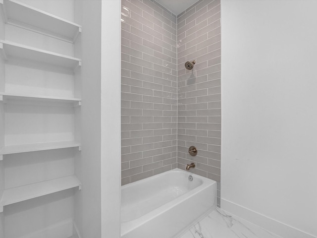 bathroom featuring tiled shower / bath