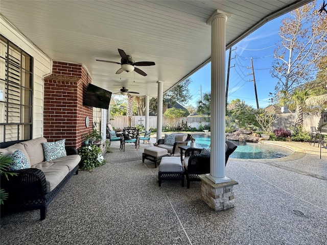 view of patio featuring a fenced in pool, outdoor lounge area, and ceiling fan