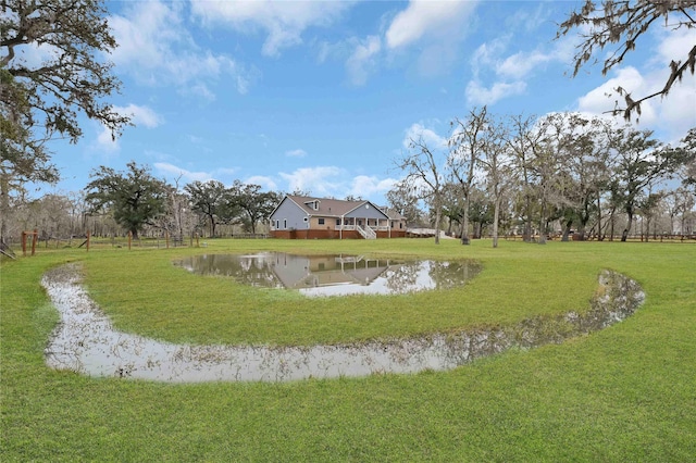 view of yard featuring a water view