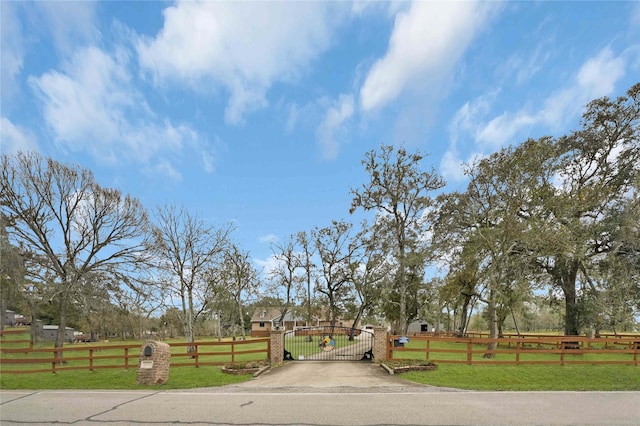 view of property's community featuring a yard