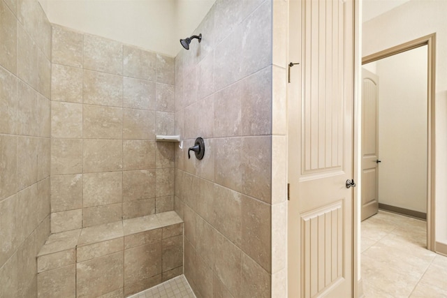 bathroom featuring a tile shower