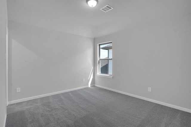 unfurnished room with carpet flooring