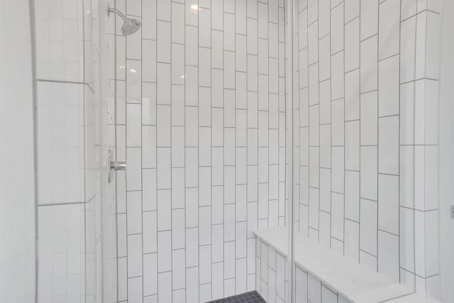 bathroom featuring tiled shower