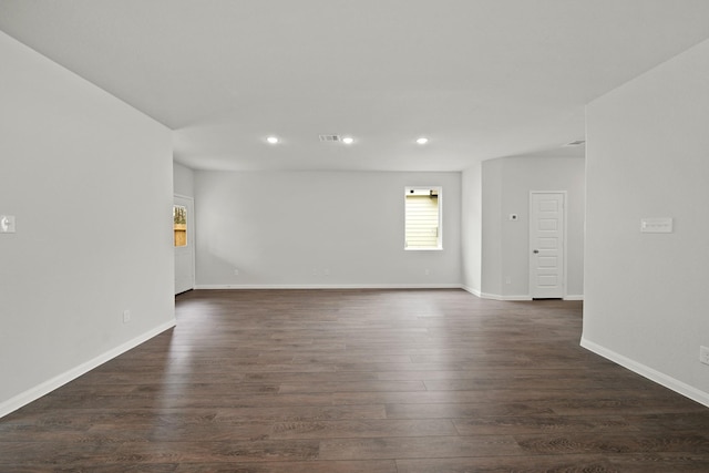 empty room featuring dark wood-style floors, recessed lighting, and baseboards