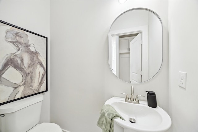 bathroom featuring a sink and toilet