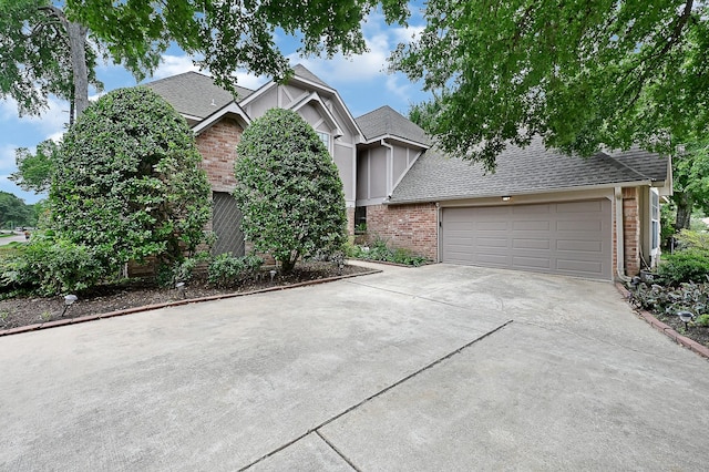 view of front facade featuring a garage