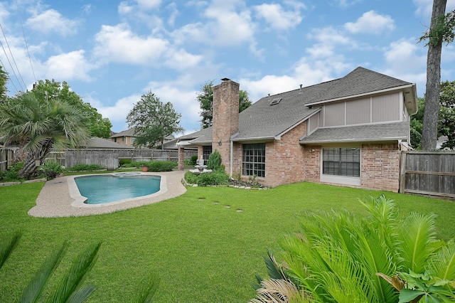 view of pool featuring a lawn