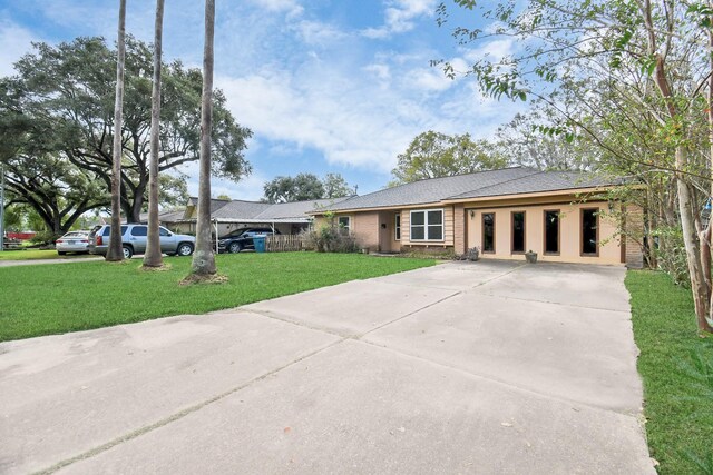 ranch-style home featuring a front yard