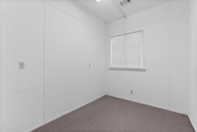 unfurnished room with carpet flooring