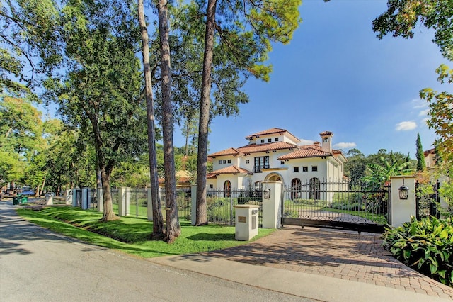 view of mediterranean / spanish-style home