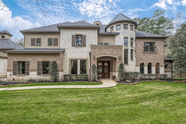 view of front of home with a front lawn