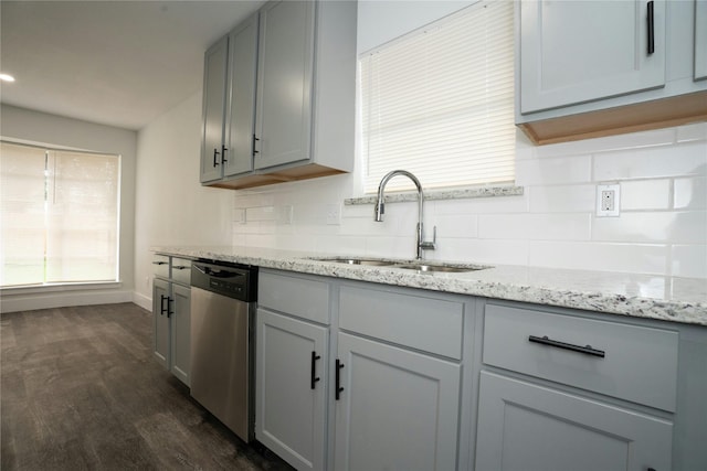 kitchen featuring dishwasher, sink, tasteful backsplash, dark hardwood / wood-style floors, and gray cabinets