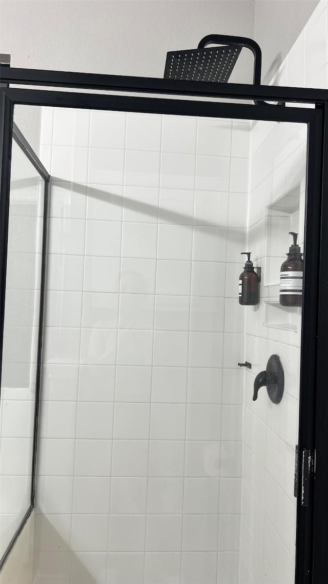 details with a tile shower