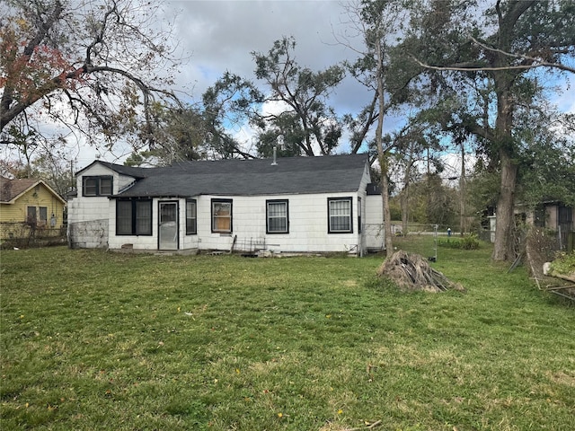 view of front of home with a front lawn