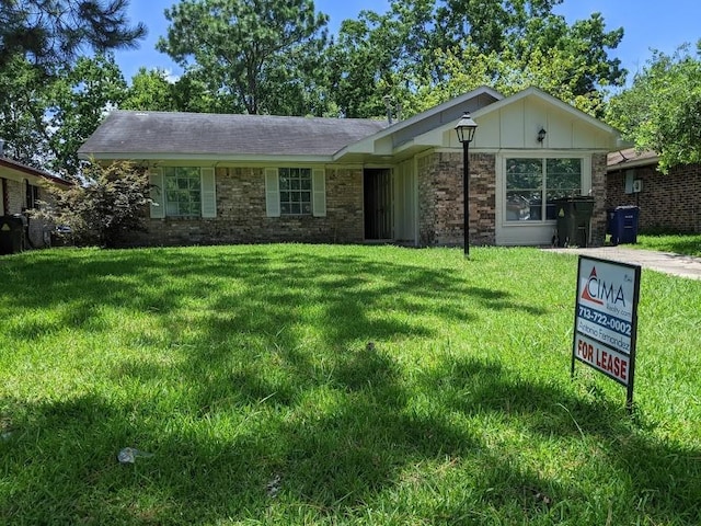 ranch-style home featuring a front yard