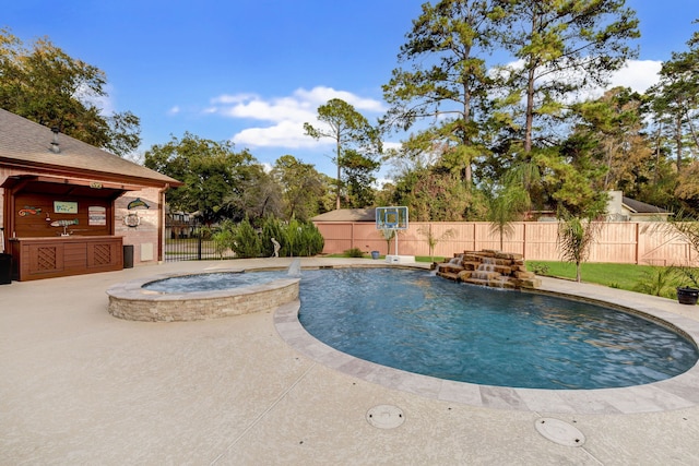 view of swimming pool with a patio area, an in ground hot tub, and an outdoor kitchen