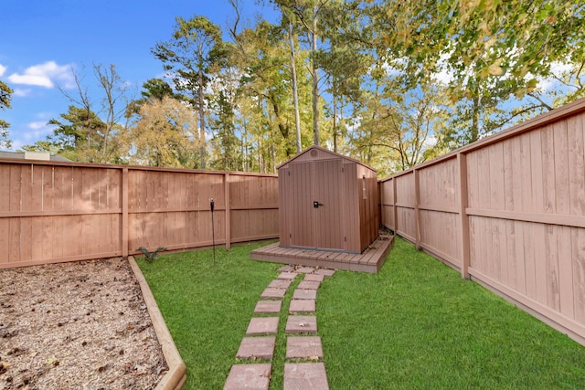 view of yard featuring a storage unit