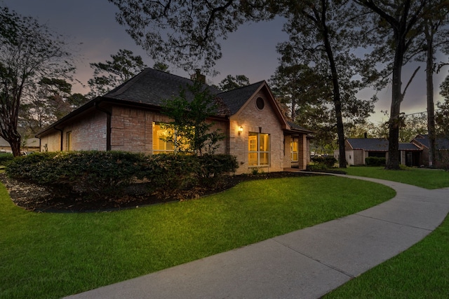 view of front of home featuring a lawn