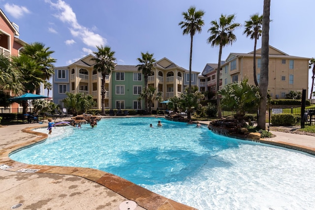 view of swimming pool