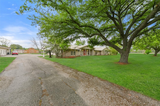 view of front facade featuring a garage and a front lawn