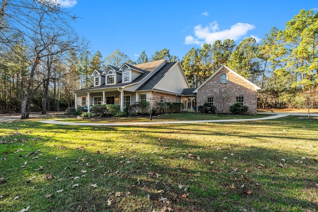 cape cod-style house featuring a front lawn