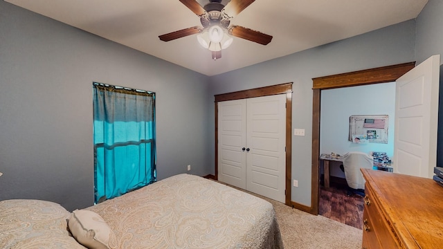 bedroom featuring ceiling fan, dark wood-type flooring, and a closet