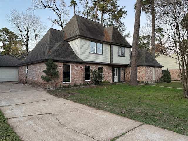 view of front of house featuring a front yard