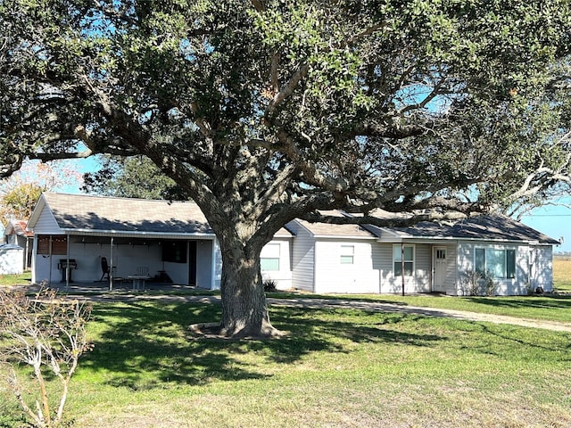 ranch-style house with a front yard