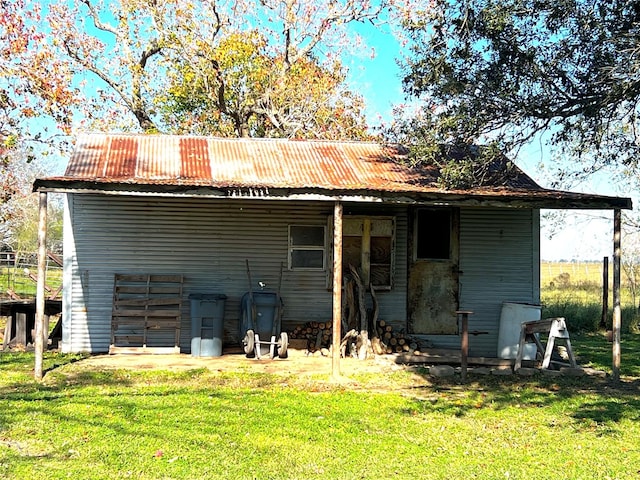 rear view of house featuring a lawn