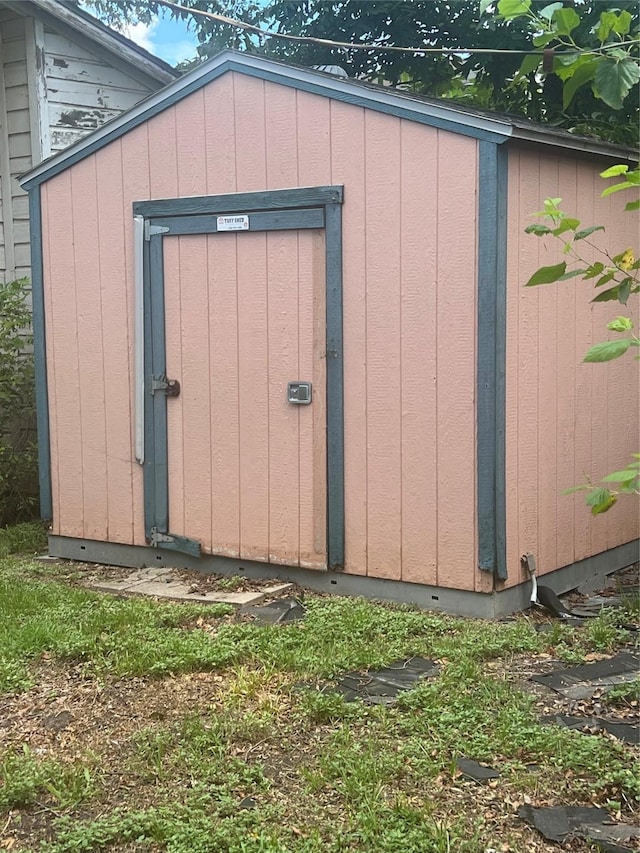 view of outbuilding