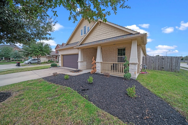 craftsman-style house featuring a front lawn and a porch