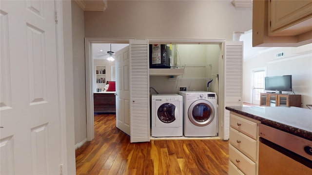 laundry area with washing machine and dryer, crown molding, ceiling fan, and hardwood / wood-style flooring