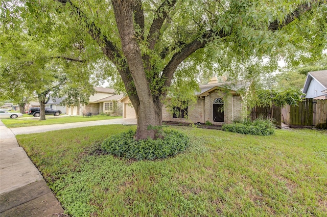 view of front of house with a front lawn