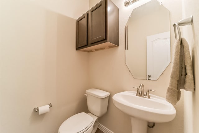 bathroom featuring toilet and sink