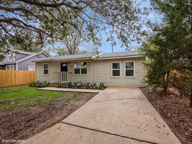 view of front of property