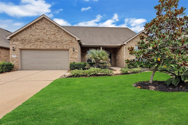 view of front of house featuring a front lawn and a garage