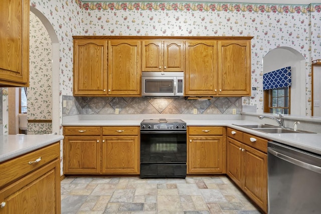 kitchen featuring tasteful backsplash, sink, and stainless steel appliances