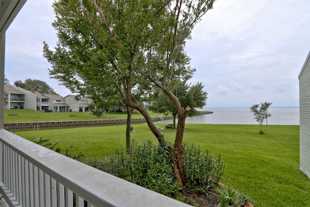 view of yard featuring a water view