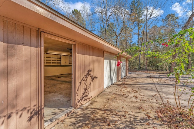 view of stable with a garage and an outdoor structure