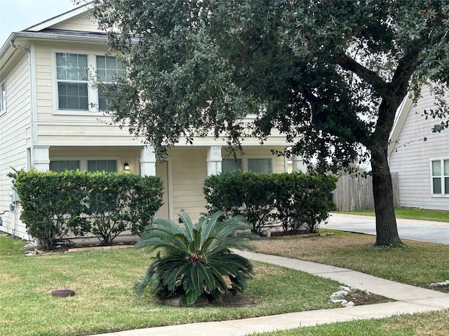 view of front of house featuring a front yard