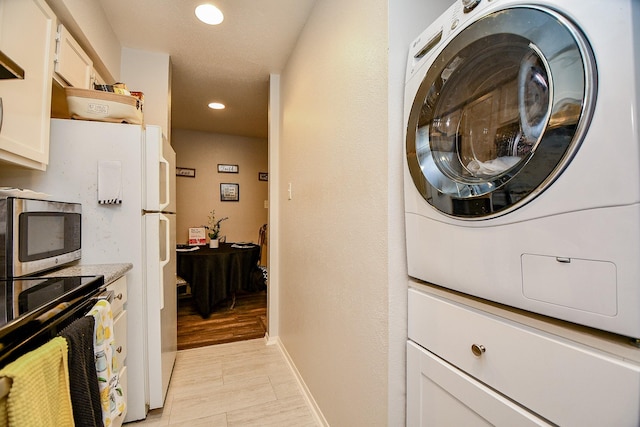 laundry room with washer / clothes dryer