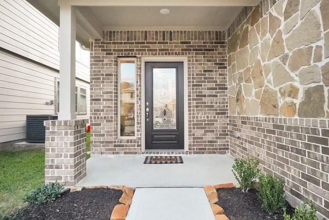 doorway to property with a porch