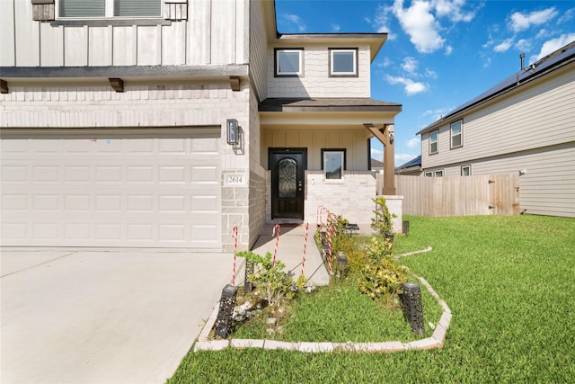 view of front facade featuring a garage and a front yard