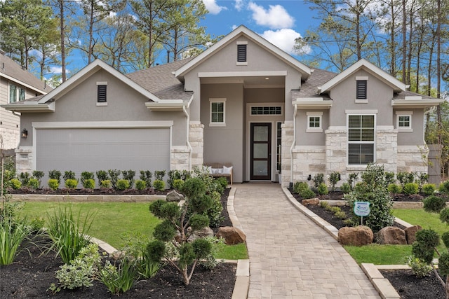 view of front of home featuring a front lawn and a garage